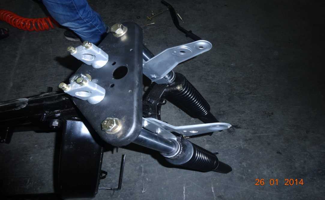 11. Установить передние амортизаторы