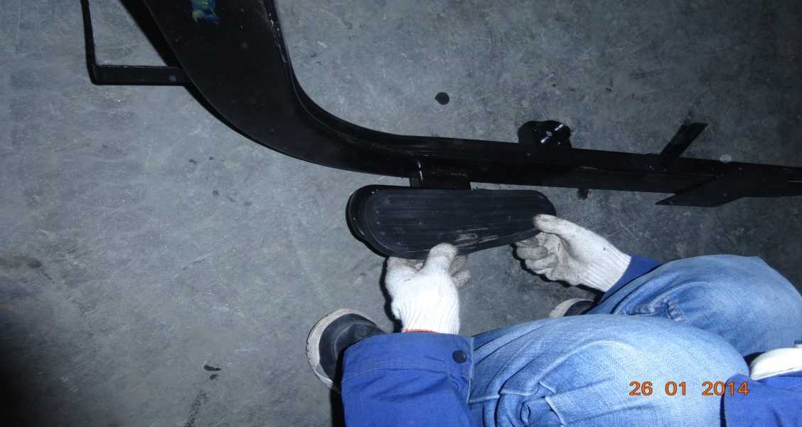 33. Установить резиновые подножки