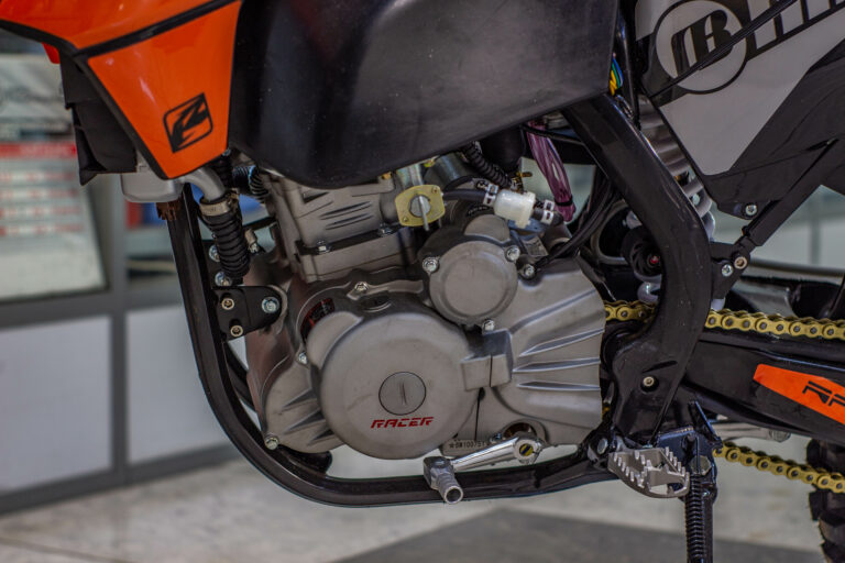 Фотография двигатель мотоцикла RACER X2